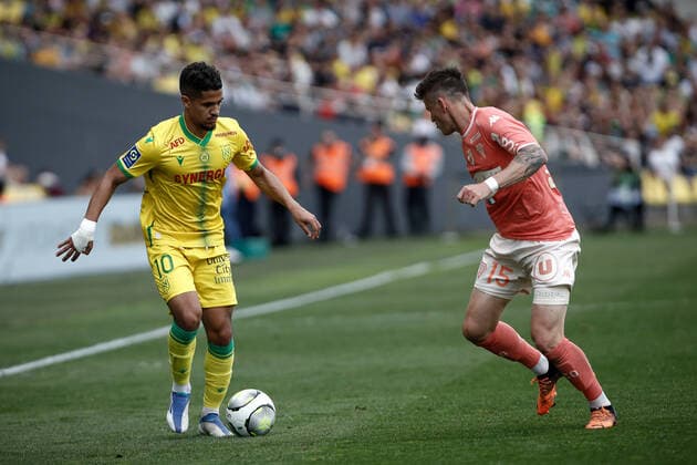 Ludovic Blas (Nantes) vs Pierrick Capelle (Angers SCO) FOOTBALL : FC Nantes vs Angers SCO - Ligue 1 Uberteat - 17 04 2022 AurelienMorissard Panoramic 