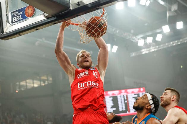 Christian Sengfelder (Brose Bamberg, 43) Dunking Brose Bamberg - ratiopharm Ulm - easyCredit-BBL - Basketball Bundesliga Saison 2021 22 Spieltag 31, 17.04.2022 Bamberg, Brose Arena Foto: Daniel Löb Loeb Copyright: DanielxLöb