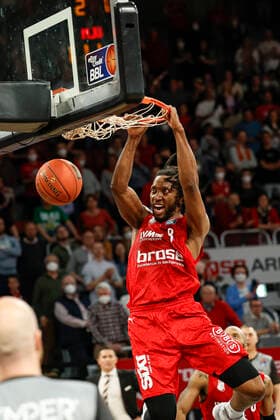 Akil Mitchell (Brose Bamberg, 08) Brose Bamberg - ratiopharm Ulm - easyCredit-BBL - Basketball Bundesliga Saison 2021 22 Spieltag 31, 17.04.2022 Bamberg, Brose Arena Foto: Daniel Löb Loeb Copyright: DanielxLöb