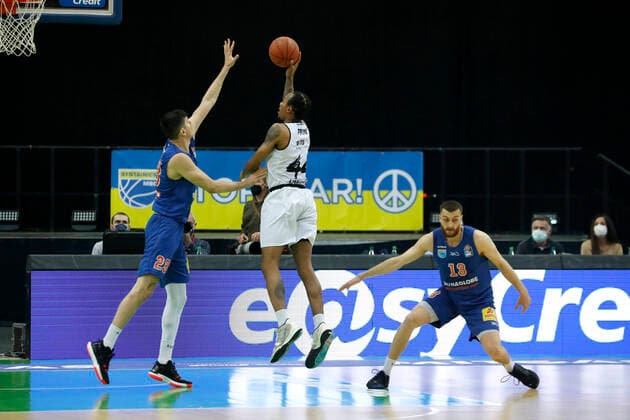 17.04.2022, easyCredit Basketball Bundesliga, BBL, Saison 2021 2022, Herren, Syntainics MBC - Chemnitz Niners Darion Atkins, Niners Chemnitz Leipzig QUARTERBACK Immobilien ARENA Sachsen Germany