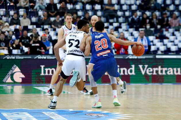 17.04.2022, easyCredit Basketball Bundesliga, BBL, Saison 2021 2022, Herren, Syntainics MBC - Chemnitz Niners Jamel Morris, Syntainics MBC, Trent Lockett, Niners Chemnitz Leipzig QUARTERBACK Immobilien ARENA Sachsen Germany