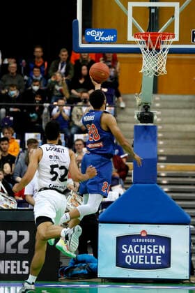 17.04.2022, easyCredit Basketball Bundesliga, BBL, Saison 2021 2022, Herren, Syntainics MBC - Chemnitz Niners Jamel Morris, Syntainics MBC Leipzig QUARTERBACK Immobilien ARENA Sachsen Germany