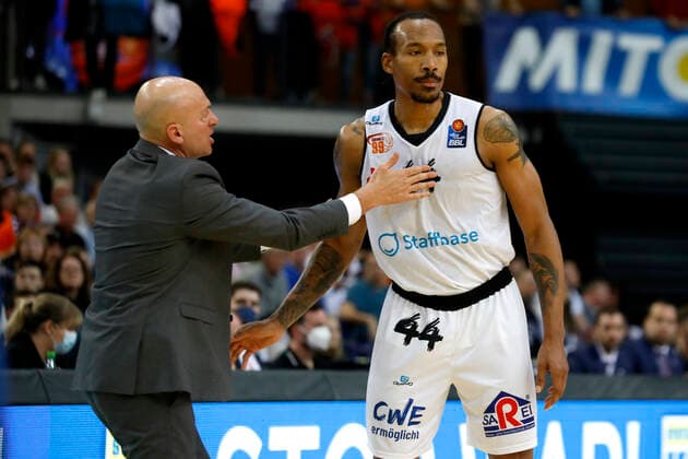 17.04.2022, easyCredit Basketball Bundesliga, BBL, Saison 2021 2022, Herren, Syntainics MBC - Chemnitz Niners Rodrigo Pastore (Headcoach), Niners Chemnitz Leipzig QUARTERBACK Immobilien ARENA Sachsen Germany