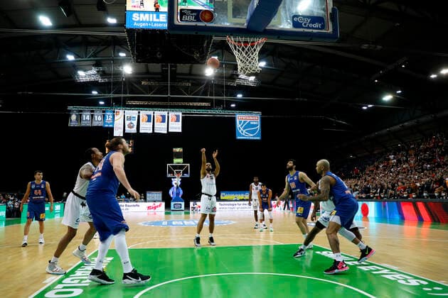 17.04.2022, easyCredit Basketball Bundesliga, BBL, Saison 2021 2022, Herren, Syntainics MBC - Chemnitz Niners Trent Lockett, Niners Chemnitz beim Freiwurf Leipzig QUARTERBACK Immobilien ARENA Sachsen Germany