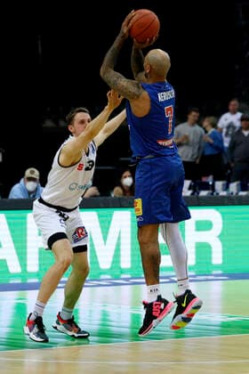 17.04.2022, easyCredit Basketball Bundesliga, BBL, Saison 2021 2022, Herren, Syntainics MBC - Chemnitz Niners Sergio Kerusch, Syntainics MBC, Mindaugas Susinskas, Niners Chemnitz Leipzig QUARTERBACK Immobilien ARENA Sachsen Germany