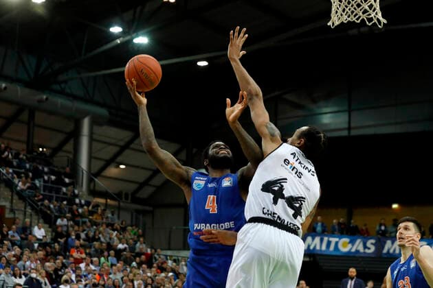 17.04.2022, easyCredit Basketball Bundesliga, BBL, Saison 2021 2022, Herren, Syntainics MBC - Chemnitz Niners Albert Jay English, Syntainics MBC, Darion Atkins, Niners Chemnitz Leipzig QUARTERBACK Immobilien ARENA Sachsen Germany