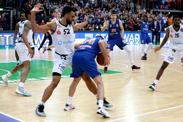 17.04.2022, easyCredit Basketball Bundesliga, BBL, Saison 2021 2022, Herren, Syntainics MBC - Chemnitz Niners Nikola Rebic, Syntainics MBC, Trent Lockett, Niners Chemnitz Leipzig QUARTERBACK Immobilien ARENA Sachsen Germany