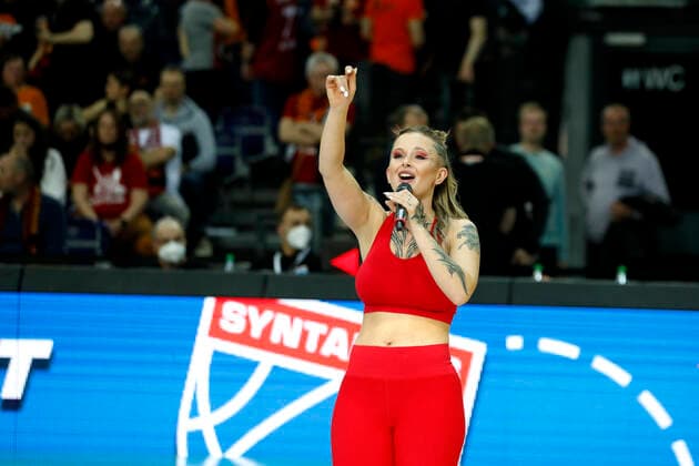 17.04.2022, easyCredit Basketball Bundesliga, BBL, Saison 2021 2022, Herren, Syntainics MBC - Chemnitz Niners Edith Stehfest, Pre-game und Halbzeitshowact Leipzig QUARTERBACK Immobilien ARENA Sachsen Germany