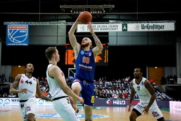 17.04.2022, easyCredit Basketball Bundesliga, BBL, Saison 2021 2022, Herren, Syntainics MBC - Chemnitz Niners Reggie Upshaw, Syntainics MBC Leipzig QUARTERBACK Immobilien ARENA Sachsen Germany