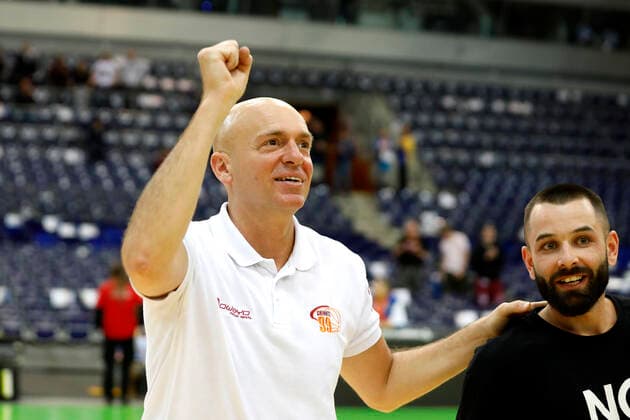 17.04.2022, easyCredit Basketball Bundesliga, BBL, Saison 2021 2022, Herren, Syntainics MBC - Chemnitz Niners Rodrigo Pastore (Headcoach), Niners Chemnitz Leipzig QUARTERBACK Immobilien ARENA Sachsen Germany