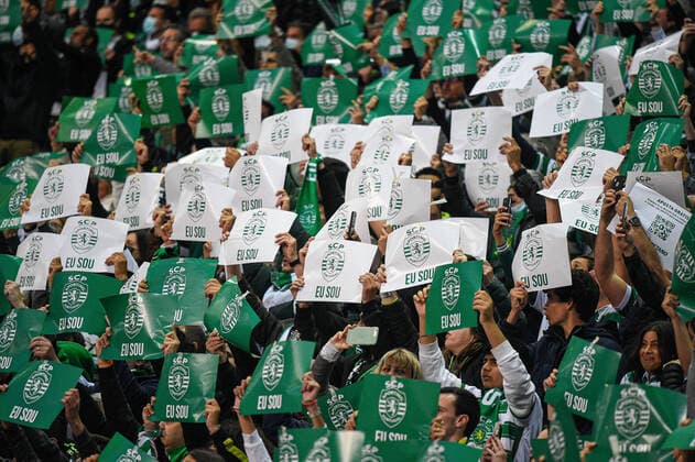 April 17, 2022, Lisbon, Portugal: Sporting fans seen during the Liga Bwin football match between Sporting and Benfica at Estadio Jose Alvalade..Final score: Sporting 0:2 Benfica. Lisbon Portugal - ZUMAs197 20220417_zaa_s197_170 Copyright: xBrunoxdexCarvalhox