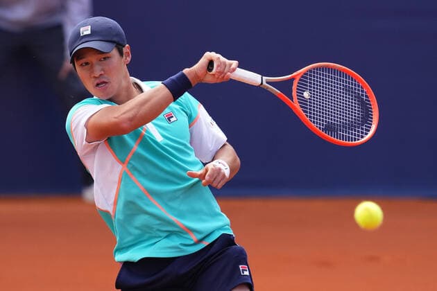 ESP: Barcelona Open Banc, Condfe de Godo Trophy Soonwooi Kwon during the match of Barcelona Open Banc Sabadell, Conde de Godo Trophy between Soonwooi Kwon and Benoit Pairee played at Real Club de Tenis Barccelona on April 18, 2022 in Barcelona, Spain. kpmg Copyright: xBaguxBlancox xxPRESSINPHOTOtx DSC09353