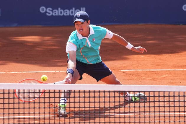 ESP: Barcelona Open Banc, Condfe de Godo Trophy Soonwooi Kwon during the match of Barcelona Open Banc Sabadell, Conde de Godo Trophy between Soonwooi Kwon and Benoit Pairee played at Real Club de Tenis Barccelona on April 18, 2022 in Barcelona, Spain. kpmg Copyright: xBaguxBlancox xxPRESSINPHOTOtx DSC09583