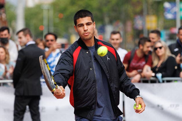 April 18, 2022, Barcelona, Barcelona, Spain: Carlos Alcaraz during the photo oportunity exhibition between Carlos Alcaraz and Felix Auger Aliassime at Passeig de Gracia in Barcelona, Spain. Barcelona Spain - ZUMAd159 20220418_zia_d159_008 Copyright: xDavidxRamirezx