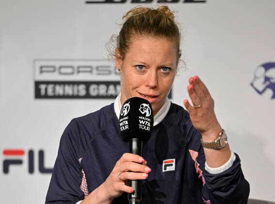 Laura Siegemund GER im Interview Mikrofon Mikro Logo Gestik Geste Tennis Damen Porsche-Cup Porsche Tennis Grand Prix GP Stuttgart 2022 Porsche Arena 18.04.2022 DFL REGULATIONS PROHIBIT ANY USE OF PHOTOGRAPHS AS IMAGE SEQUENCES AND OR QUASI-VIDEO Porsche Tennis Grand Prix GP Stuttgart 2022