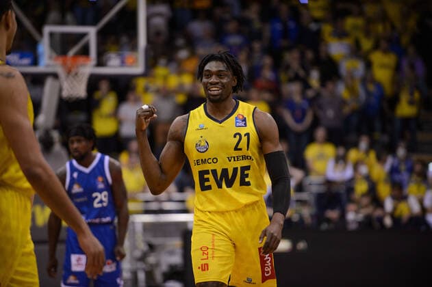 Tai Odiase (21 EWE Baskets Oldenburg) bei der Partie EWE Baskets Oldenburg vs Fraport Skyliners Frankfurt. Basketball, BBL, Saison 2021 2022, 31. Spieltag, 18.04.2022. Copyright: xErikxHillmer EIBNERx EP_EHR EWE Baskets Oldenburg vs Fraport Skyliners Frankfurt. Basketball, BBL, Saison 2021 2022, 31. Spieltag, 18.04.2022 Oldenburg Copyright: xErikxHillmer EIBNERx EP_EHR