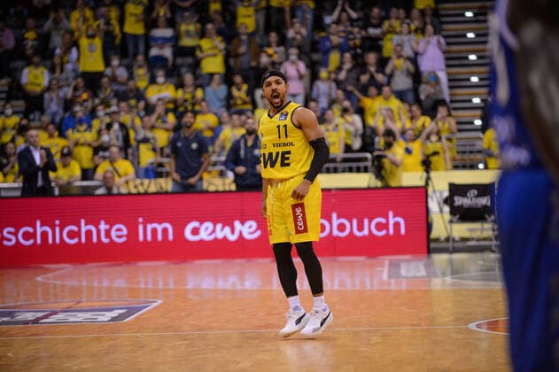 Phil Pressey (11 EWE Baskets Oldenburg) bei der Partie EWE Baskets Oldenburg vs Fraport Skyliners Frankfurt. Basketball, BBL, Saison 2021 2022, 31. Spieltag, 18.04.2022. Copyright: xErikxHillmer EIBNERx EP_EHR EWE Baskets Oldenburg vs Fraport Skyliners Frankfurt. Basketball, BBL, Saison 2021 2022, 31. Spieltag, 18.04.2022 Oldenburg Copyright: xErikxHillmer EIBNERx EP_EHR