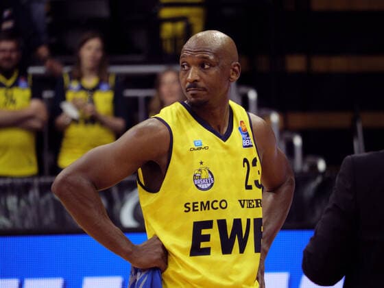 Rickey Paulding (23 EWE Baskets Oldenburg) nach der Partie EWE Baskets Oldenburg vs Fraport Skyliners Frankfurt. Basketball, BBL, Saison 2021 2022, 31. Spieltag, 18.04.2022. Copyright: xErikxHillmer EIBNERx EP_EHR EWE Baskets Oldenburg vs Fraport Skyliners Frankfurt. Basketball, BBL, Saison 2021 2022, 31. Spieltag, 18.04.2022 Oldenburg Copyright: xErikxHillmer EIBNERx EP_EHR