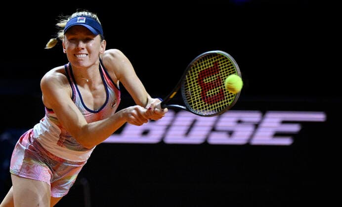 Ekaterina Alexandrova RUS Aktion Tennis Damen Porsche-Cup Porsche Tennis Grand Prix GP Stuttgart 2022 Porsche Arena 18.04.2022 DFL REGULATIONS PROHIBIT ANY USE OF PHOTOGRAPHS AS IMAGE SEQUENCES AND OR QUASI-VIDEO Porsche Tennis Grand Prix GP Stuttgart 2022