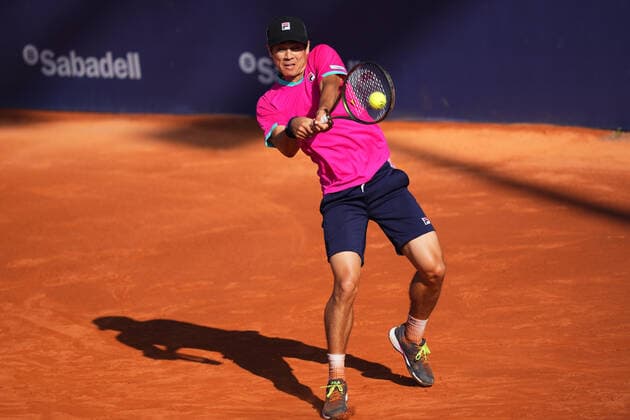 ESP: Barcelona Open Banc, Conde de Godo Trophy Mackenzie McDonaldduring the match of Barcelona Open Banc Sabadell, Conde de Godo Trophy played at Real Club de Tenis Barccelona on April 18, 2022 in Barcelona, Spain. kpmg Copyright: xBaguxBlancox xxPRESSINPHOTOx PS_220418_936