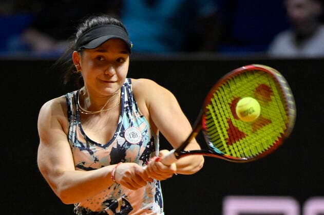 Eva Lys GER Aktion Tennis Damen Porsche-Cup Porsche Tennis Grand Prix GP Stuttgart 2022 Porsche Arena 19.04.2022 DFL REGULATIONS PROHIBIT ANY USE OF PHOTOGRAPHS AS IMAGE SEQUENCES AND OR QUASI-VIDEO Porsche Tennis Grand Prix GP Stuttgart 2022