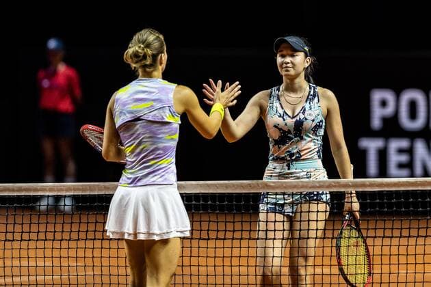 Eva Lys Germany, Deutschland Eine glueckliche Eva Lys gewinnt das Match gegen Viktorija Golubic Tennis Damen Porsche-Cup Porsche Tennis Grand Prix GP Stuttgart 2022 Porsche-Arena 19.04.2022 Porsche Tennis Grand Prix Stuttgart 2022, 19.04.2022 Stuttgart Copyright: xEibner-Pressefoto RogerxBuerkex EP_EER