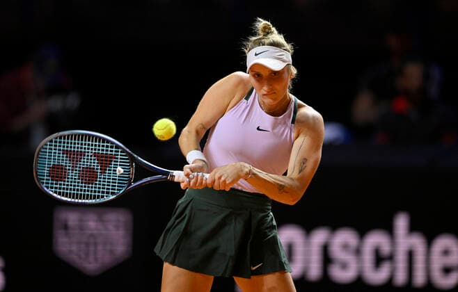 Marketa Vondrousova CZE Aktion Tennis Damen Porsche-Cup Porsche Tennis Grand Prix GP Stuttgart 2022 Porsche Arena 19.04.2022 DFL REGULATIONS PROHIBIT ANY USE OF PHOTOGRAPHS AS IMAGE SEQUENCES AND OR QUASI-VIDEO Porsche Tennis Grand Prix GP Stuttgart 2022