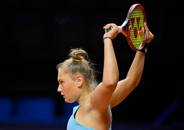 Nastasja Schunk GER Aktion Aufwaermen Training Tennis Damen Porsche-Cup Porsche Tennis Grand Prix GP Stuttgart 2022 Porsche Arena 19.04.2022 DFL REGULATIONS PROHIBIT ANY USE OF PHOTOGRAPHS AS IMAGE SEQUENCES AND OR QUASI-VIDEO Porsche Tennis Grand Prix GP Stuttgart 2022