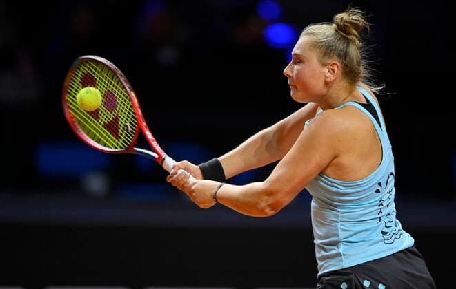 Nastasja Schunk GER Aktion Tennis Damen Porsche-Cup Porsche Tennis Grand Prix GP Stuttgart 2022 Porsche Arena 19.04.2022 DFL REGULATIONS PROHIBIT ANY USE OF PHOTOGRAPHS AS IMAGE SEQUENCES AND OR QUASI-VIDEO Porsche Tennis Grand Prix GP Stuttgart 2022