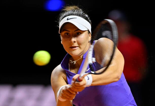 Bianca Andreescu CAN Aktion Tennis Damen Porsche-Cup Porsche Tennis Grand Prix GP Stuttgart 2022 Porsche Arena 19.04.2022 DFL REGULATIONS PROHIBIT ANY USE OF PHOTOGRAPHS AS IMAGE SEQUENCES AND OR QUASI-VIDEO Porsche Tennis Grand Prix GP Stuttgart 2022
