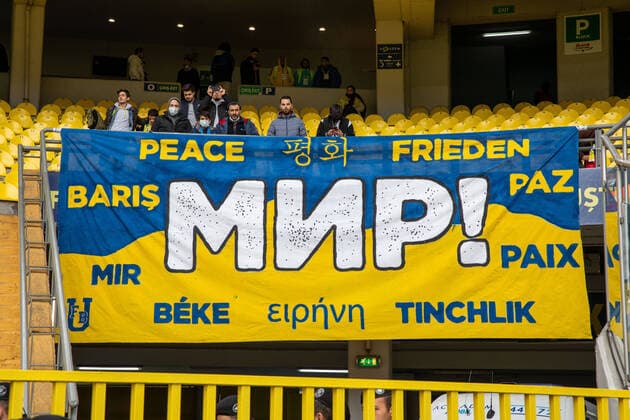 April 19, 2022: Fenerbahce and Shakhtar Donetsk faced each other in a friendly match to draw attention to the war in Ukraine and to help the victims. Fenerbahce Football Team defeated Shakhtar Donetsk 1-0 in a special match within the scope of the Shakhtar Donetsk Global Tour , which was launched to draw attention to the theme of Peace in Ukraine and to contribute to the victims of war in Istanbul, Turkey on April 19, 2022. - ZUMAi72_ 0156339135st Copyright: xTolgaxIldunx