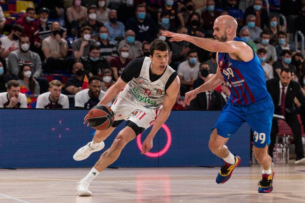 April 19, 2022, Barcelona, Barcelona, Spain: Vladmir Lucic of FC Bayern Munich in action against Nick Calathes of FC Barcelona, Barca during the Turkish Airlines EuroLeague Play Off Game 1 match between FC Barcelona and FC Bayern Munich at Palau Blaugrana on April 19, 2022 in Barcelona, Spain. Barcelona Spain - ZUMAa181 20220419_zaa_a181_029 Copyright: xJavierxBorregox