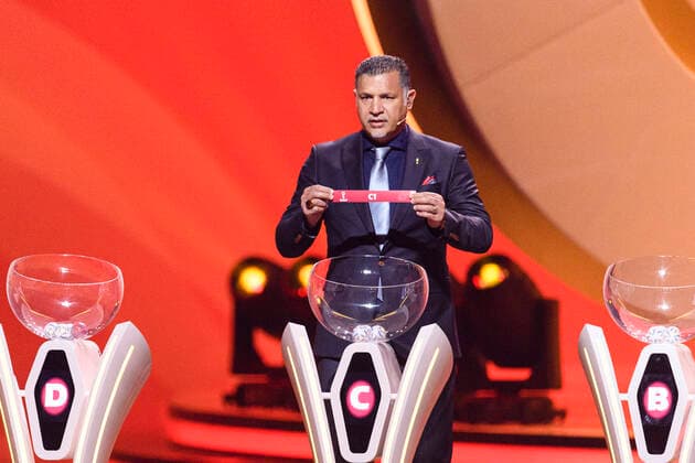 01.04.2022, FIFA-Fussball-WM 2022 Katar Endrunden-Auslosung in Doha (Katar), im Doha Exhibition Center (DECC), Ali Daei (Iran) *** 01 04 2022, FIFA World Cup 2022 Qatar Final Draw in Doha Qatar , at Doha Exhibition Center DECC , Ali Daei Iran 