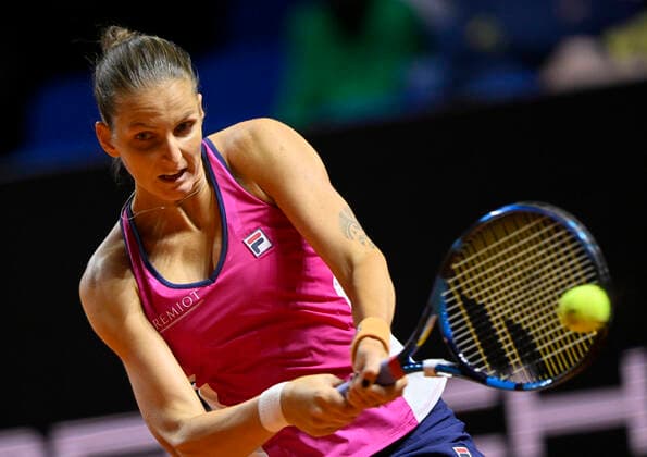 Karolina Pliskova CZE Aktion Tennis Damen Porsche-Cup Porsche Tennis Grand Prix GP Stuttgart 2022 Porsche Arena 20.04.2022 DFL REGULATIONS PROHIBIT ANY USE OF PHOTOGRAPHS AS IMAGE SEQUENCES AND OR QUASI-VIDEO Porsche Tennis Grand Prix GP Stuttgart 2022