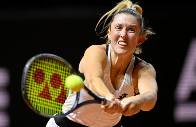 Storm Sanders AUS Aktion Tennis Damen Porsche-Cup Porsche Tennis Grand Prix GP Stuttgart 2022 Porsche Arena 20.04.2022 DFL REGULATIONS PROHIBIT ANY USE OF PHOTOGRAPHS AS IMAGE SEQUENCES AND OR QUASI-VIDEO Porsche Tennis Grand Prix GP Stuttgart 2022