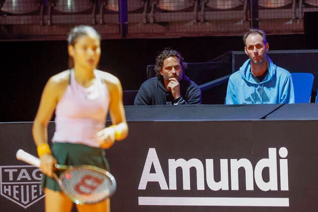 Stuttgart,Germany, 20th, April, 2022. British tennis player Emma Raducanuin coach Torben Beltz at the Porsche Tennis Grand Prix 2022 in Stuttgart on Wednesday 20 April 20212 Copyright: xJuergenxHasenkopfx