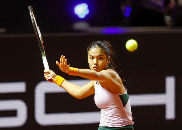 Stuttgart,Germany, 20th, April, 2022. British tennis player Emma Raducanuin action at the Porsche Tennis Grand Prix 2022 in Stuttgart on Wednesday 20 April 20212 Copyright: xJuergenxHasenkopfx