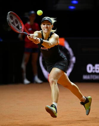 Angelique Kerber GER Aktion Tennis Damen Porsche-Cup Porsche Tennis Grand Prix GP Stuttgart 2022 Porsche Arena 20.04.2022 DFL REGULATIONS PROHIBIT ANY USE OF PHOTOGRAPHS AS IMAGE SEQUENCES AND OR QUASI-VIDEO Porsche Tennis Grand Prix GP Stuttgart 2022