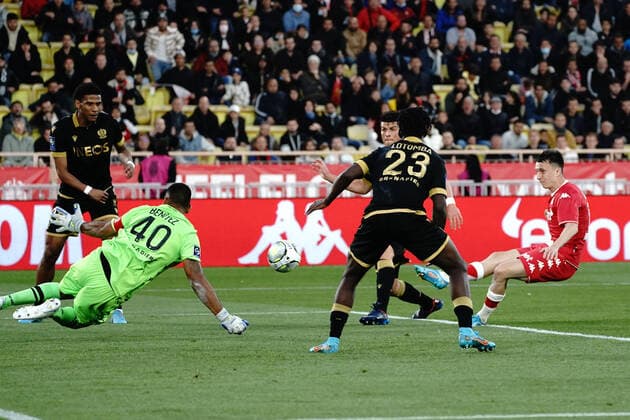 But - Aleksandr Golovin (AS Monaco) - Walter Benitez (OGC Nice) - Jordan Lotomba (OGC Nice) FOOTBALL : AS Monaco vs OGC Nice - Ligue 1 Uber Eats - Monaco - 20 04 2022 NorbertScanella Panoramic 
