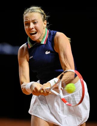 Anett Kontaveit EST Aktion Tennis Damen Porsche-Cup Porsche Tennis Grand Prix GP Stuttgart 2022 Porsche Arena 20.04.2022 DFL REGULATIONS PROHIBIT ANY USE OF PHOTOGRAPHS AS IMAGE SEQUENCES AND OR QUASI-VIDEO Porsche Tennis Grand Prix GP Stuttgart 2022