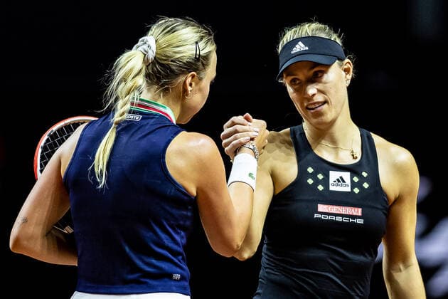 Anett Kontaveit besiegt Angelique Kerber, beide am Netz Tennis Damen Porsche-Cup Porsche Tennis Grand Prix GP Stuttgart 2022 Porsche-Arena 20.04.2022 Porsche Tennis Grand Prix Stuttgart 2022, 20.04.2022 Stuttgart Copyright: xEibner-Pressefoto RogerxBuerkex EP_EER