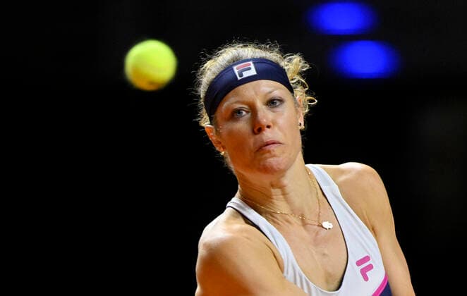 Laura Siegemund GER Aktion Tennis Damen Porsche-Cup Porsche Tennis Grand Prix GP Stuttgart 2022 Porsche Arena 20.04.2022 DFL REGULATIONS PROHIBIT ANY USE OF PHOTOGRAPHS AS IMAGE SEQUENCES AND OR QUASI-VIDEO Porsche Tennis Grand Prix GP Stuttgart 2022