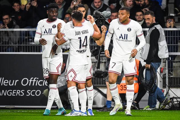 April 20, 2022, Angers, France, France: Kylian MBAPPE of PSG celebrate his goal with teammates during the Ligue 1 match between Angers SCO and Paris Saint-Germain (PSG) at Raymond-Kopa stadium on April 20, 2022 in Angers, France. Angers France - ZUMAm308 20220420_zsp_m308_004 Copyright: xMatthieuxMirvillex