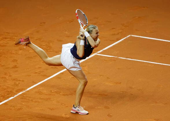 Anett Kontaveit, von oben Tennis - Porsche Tennis Grand Prix 2022 - WTA, Tennis Damen - Porsche-Arena - Stuttgart - - Germany - 20 April 2022. Copyright: xJuergenxHasenkopfx