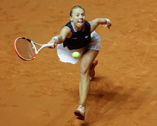 Anett Kontaveit, von oben Tennis - Porsche Tennis Grand Prix 2022 - WTA, Tennis Damen - Porsche-Arena - Stuttgart - - Germany - 20 April 2022. Copyright: xJuergenxHasenkopfx