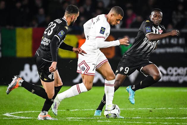 April 20, 2022, Angers, France, France: Kylian MBAPPE of PSG and Casimir NINGA of Angers during the Ligue 1 match between Angers SCO and Paris Saint-Germain (PSG) at Raymond-Kopa stadium on April 20, 2022 in Angers, France. Angers France - ZUMAm308 20220420_zsp_m308_015 Copyright: xMatthieuxMirvillex