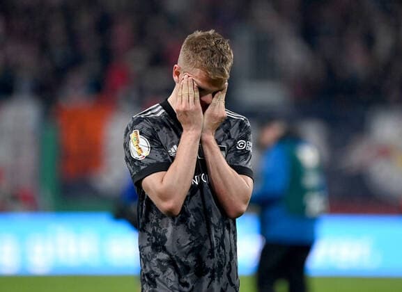 Sport Themen der Woche KW16 Sport Bilder des Tages Fussball, Herren, Saison 2021 2022, DFB-Pokal (Halbfinale), RB Leipzig - 1. FC Union Berlin, Andras Schäfer (1. FC Union), Enttäuschung nach Abpfiff, 20.04. 2022, *** Football, men, season 2021 2022, DFB Pokal semifinal , RB Leipzig 1 FC Union Berlin, Andras Schäfer 1 FC Union , disappointment after the final whistle, 20 04 2022, Copyright: xMatthiasxKochx