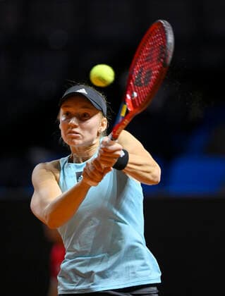 Elena Rybakina KAZ Aktion Tennis Damen Porsche-Cup Porsche Tennis Grand Prix GP Stuttgart 2022 Porsche Arena 21.04.2022 DFL REGULATIONS PROHIBIT ANY USE OF PHOTOGRAPHS AS IMAGE SEQUENCES AND OR QUASI-VIDEO Porsche Tennis Grand Prix GP Stuttgart 2022