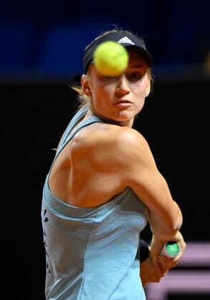 Elena Rybakina KAZ Aktion Tennis Damen Porsche-Cup Porsche Tennis Grand Prix GP Stuttgart 2022 Porsche Arena 21.04.2022 DFL REGULATIONS PROHIBIT ANY USE OF PHOTOGRAPHS AS IMAGE SEQUENCES AND OR QUASI-VIDEO Porsche Tennis Grand Prix GP Stuttgart 2022
