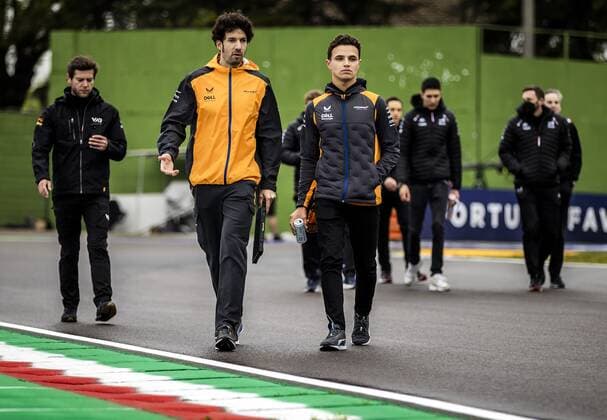 2022-04-21 11:14:02 IMOLA - Lando Norris (McLaren) walks the track of the Autodromo Enzo e Dino Ferrari in Imola ahead of the Emilia Romagna F1 Grand Prix. REMKO DE WAAL netherlands out - belgium out Imola xVIxxIVx
